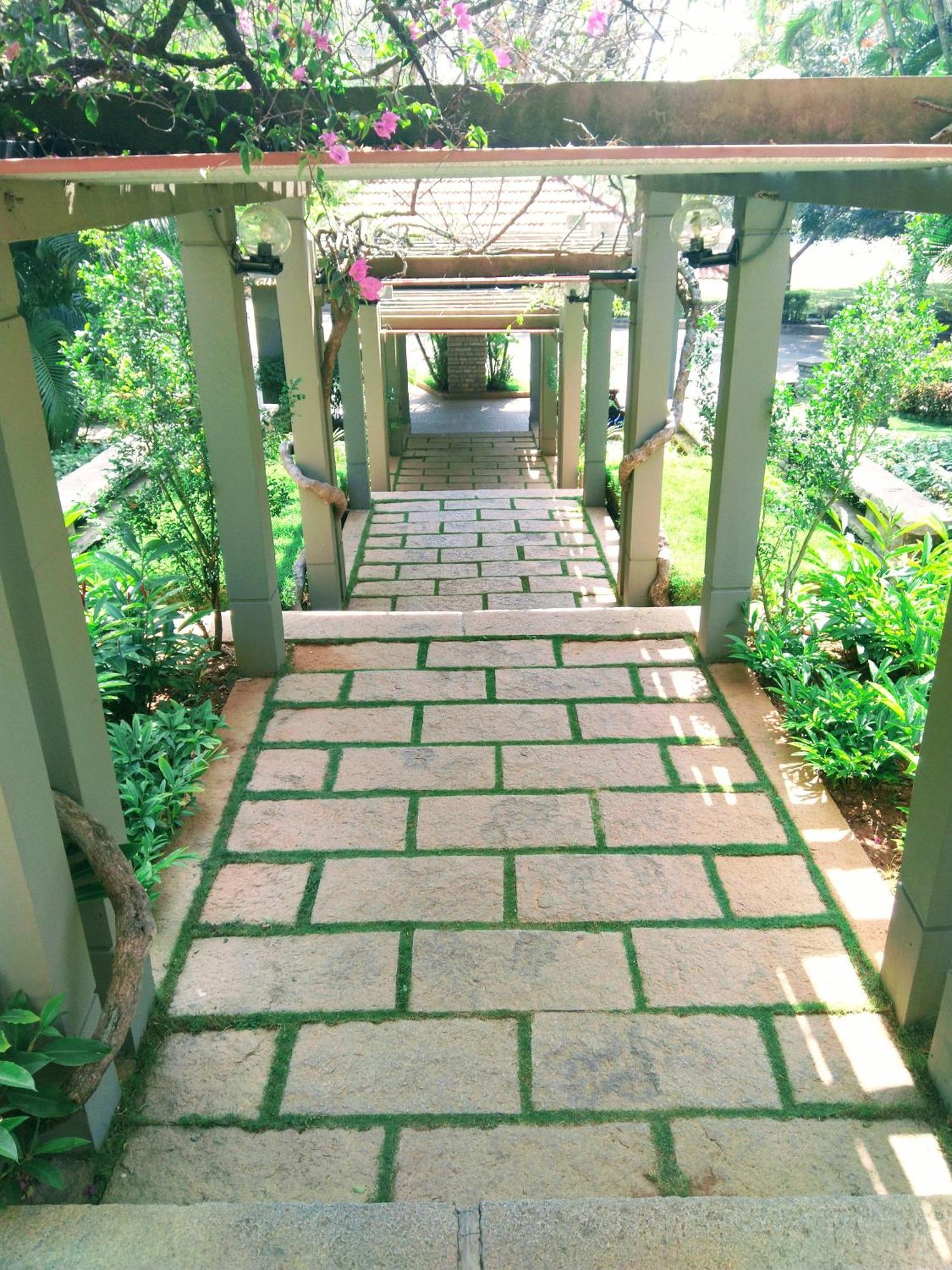 Angsana Oasis Spa & Resort Yelahanka Exterior photo